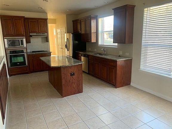 3rd image of 1701 Whispering Glen Dr