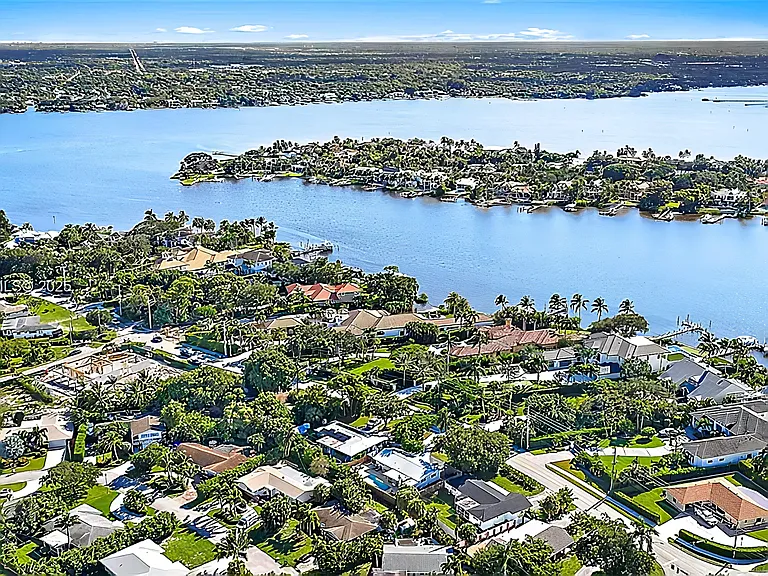 367 Riverside Dr — Photo 19
