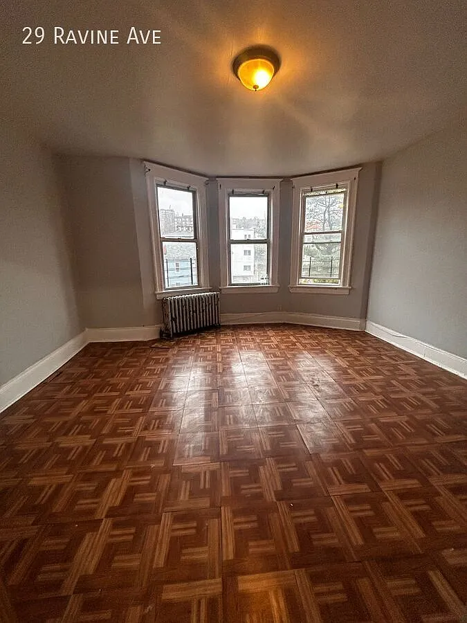 3 bed, $2,700 — Photo 2