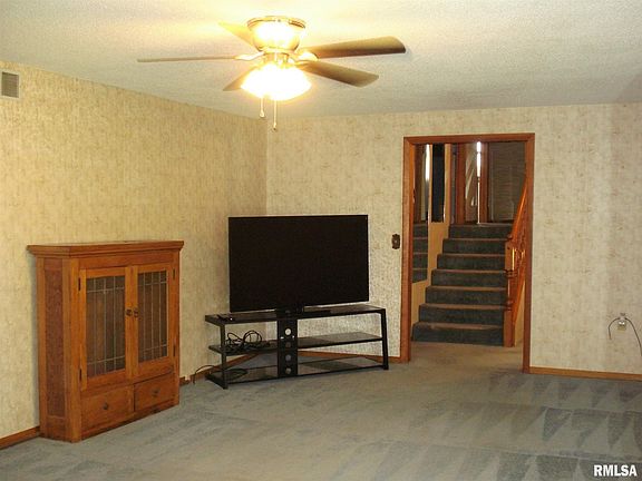 3rd image of 1156 N Farnham St