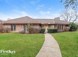 2102 Greenbriar Ct, Grand Prairie, TX 75050
