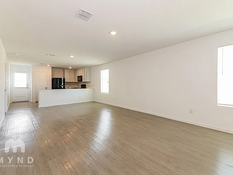 1238 Basswood Dr — Photo 11