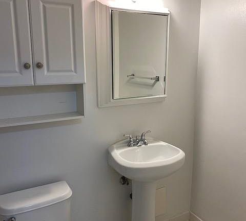 4th image of 1011 Arlington Blvd APT 601