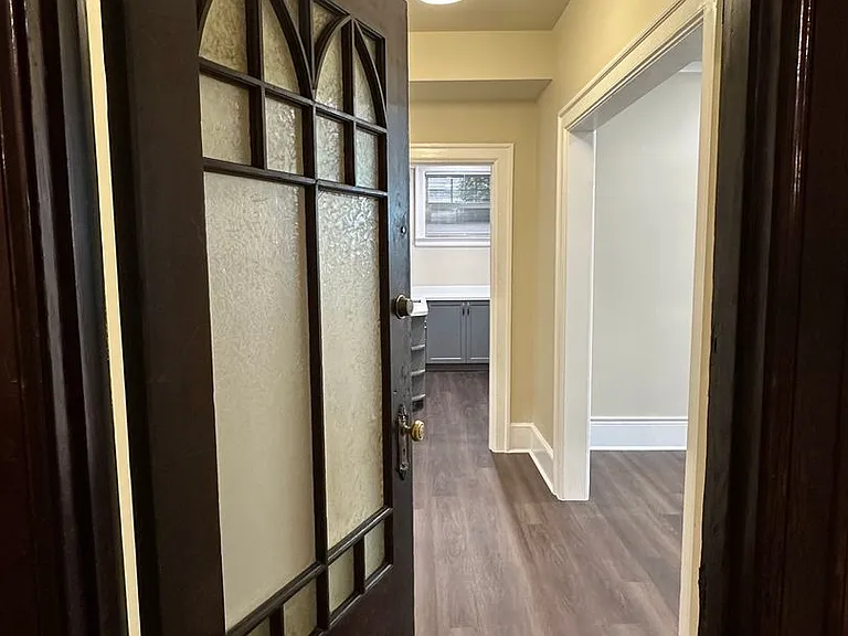De Luxe Apartments LLC — Photo 1