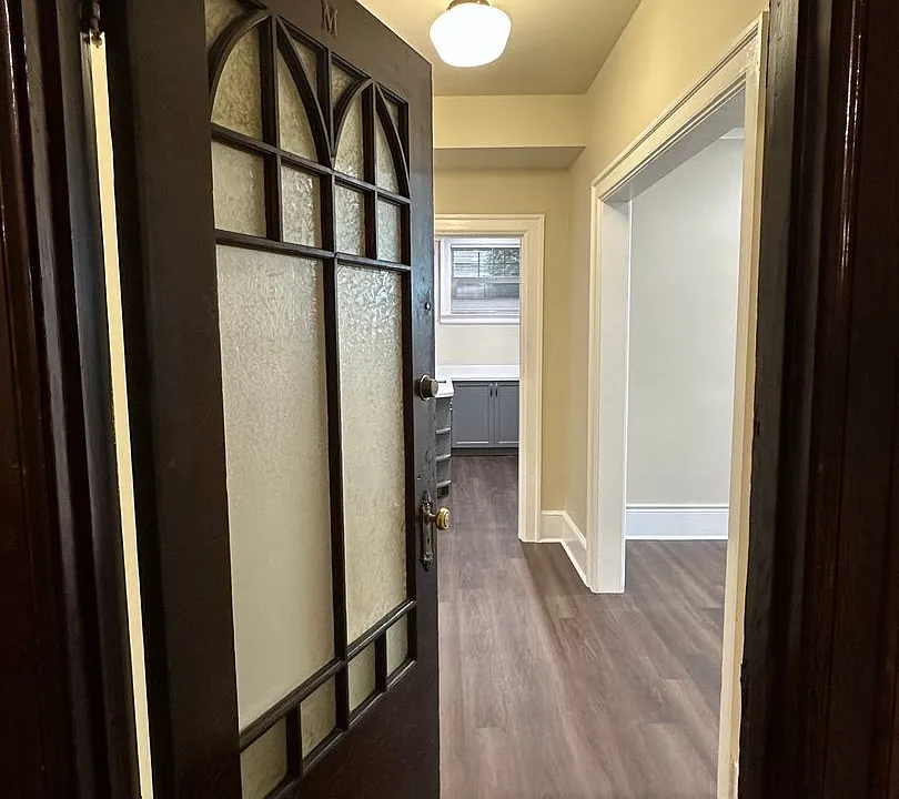 De Luxe Apartments LLC