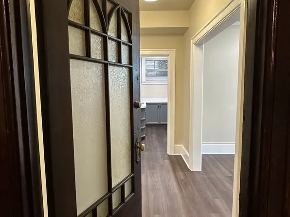De Luxe Apartments LLC, 1732 18th Ave APT M, Seattle, WA 98122