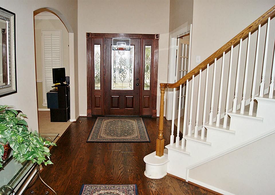 1st image of 2807 Canyon Dr