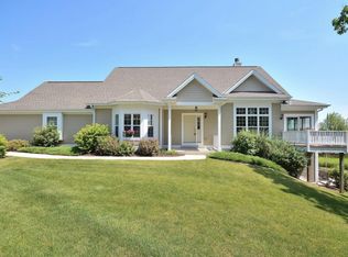 N59W17725 Meadow Ct, Menomonee Falls, WI 53051