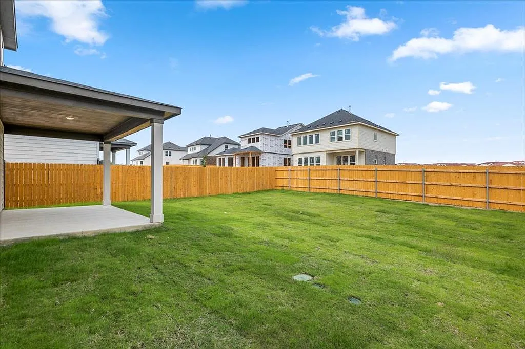 5 bed, 2728 sqft, $2,899 — Photo 4