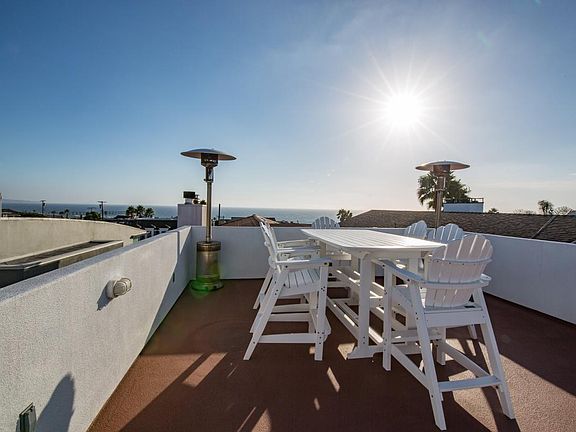 Rooftop deck with amazing ocean view!