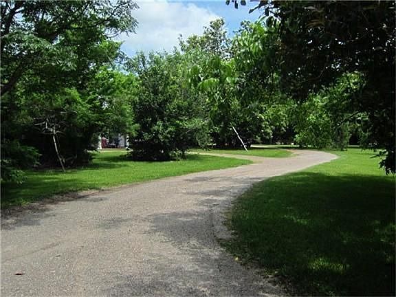 2nd image of 3300 Twelve Oaks Ln