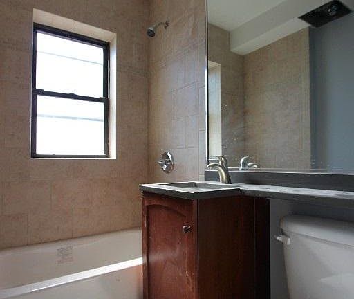 2nd image of 550-1 W Arlington Pl #102