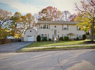 46 Winman Ct, Warwick, RI 02886