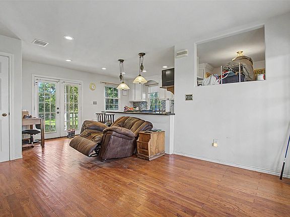 4th image of 4201 Lawrence Rd