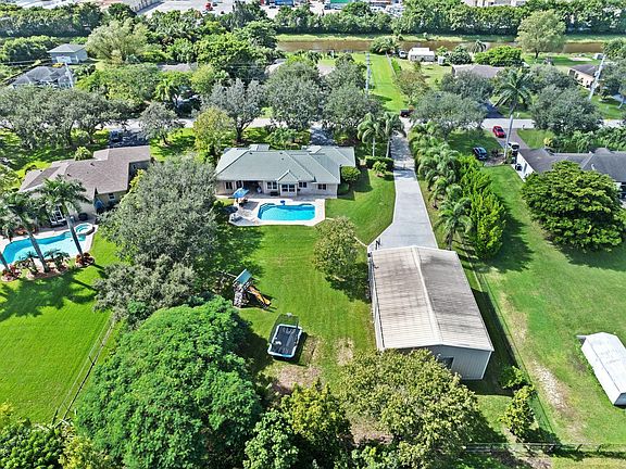 3rd image of 5720 SW 199th Avenue