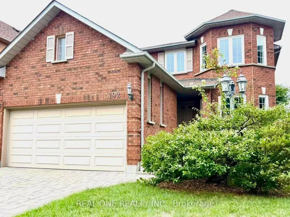 5192 Castlefield Dr, Mississauga, ON L5V 1S2