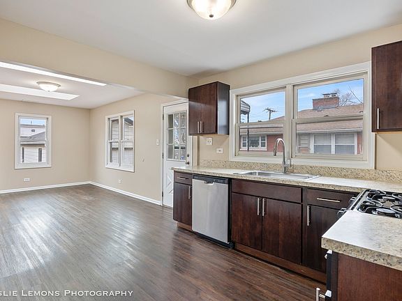 5th image of 326 Morse Dr