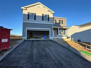 804 Bogey Ln, Maidsville, WV