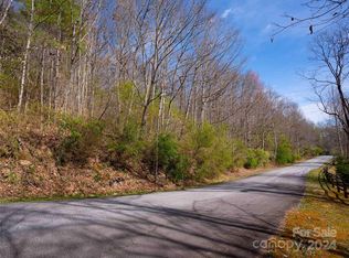 29 Connemara Overlook Dr, Hendersonville, NC 28739