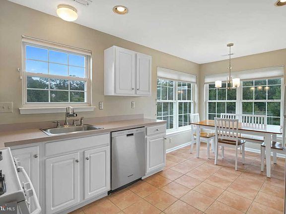 4th image of 110 Jeffords Ct #1602