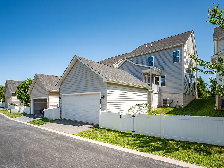 Detached Garage