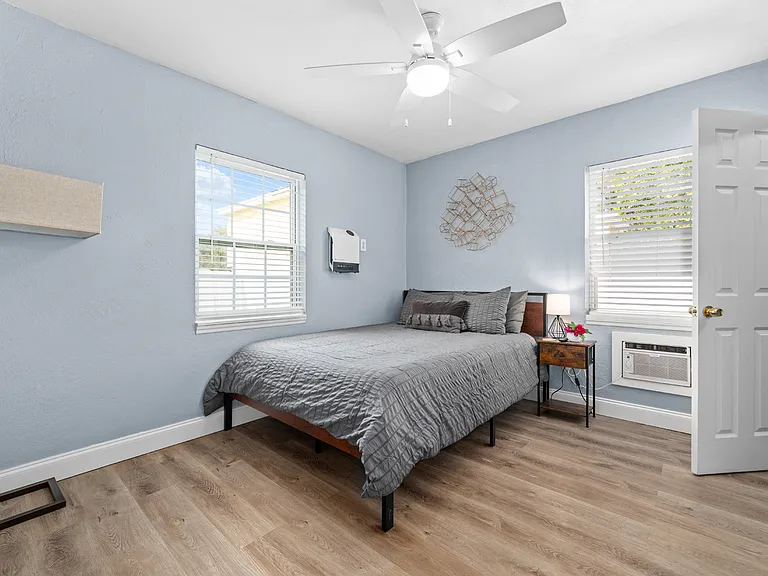 Spacious Bedroom & Energy-Saving/Efficient Wall AC/Heater