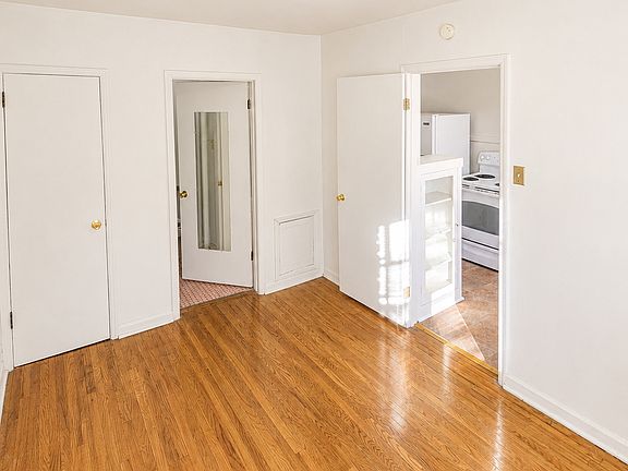 4th image of 205 E 2nd Ave #16