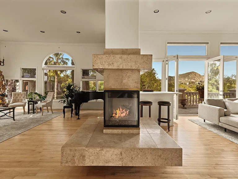 3780 Multiview Dr — Photo 12