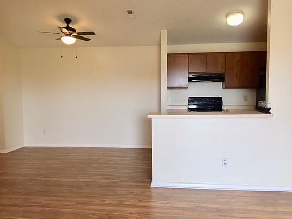 5th image of 4291 Village Parkway Cir W
