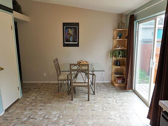4th image of 630 SE Quay Ave