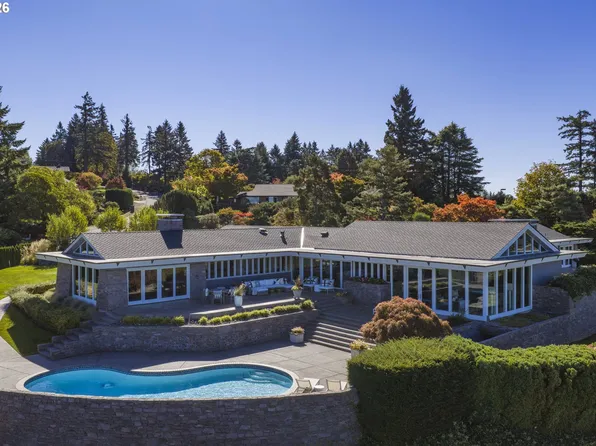 777 Cherry Cir, Lake Oswego, OR 97034