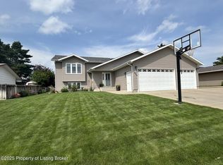888 22nd St W, Dickinson, ND 58601