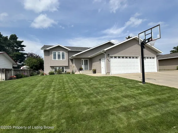 888 22nd St W, Dickinson, ND 58601