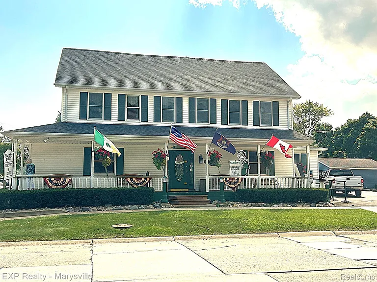 504 Clinton Ave — Photo 4