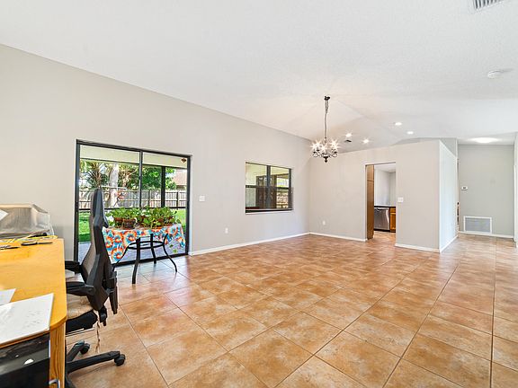 5th image of 803 Silverbell Lane