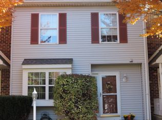 20 Dana Ct, Upper Chichester, PA 19014