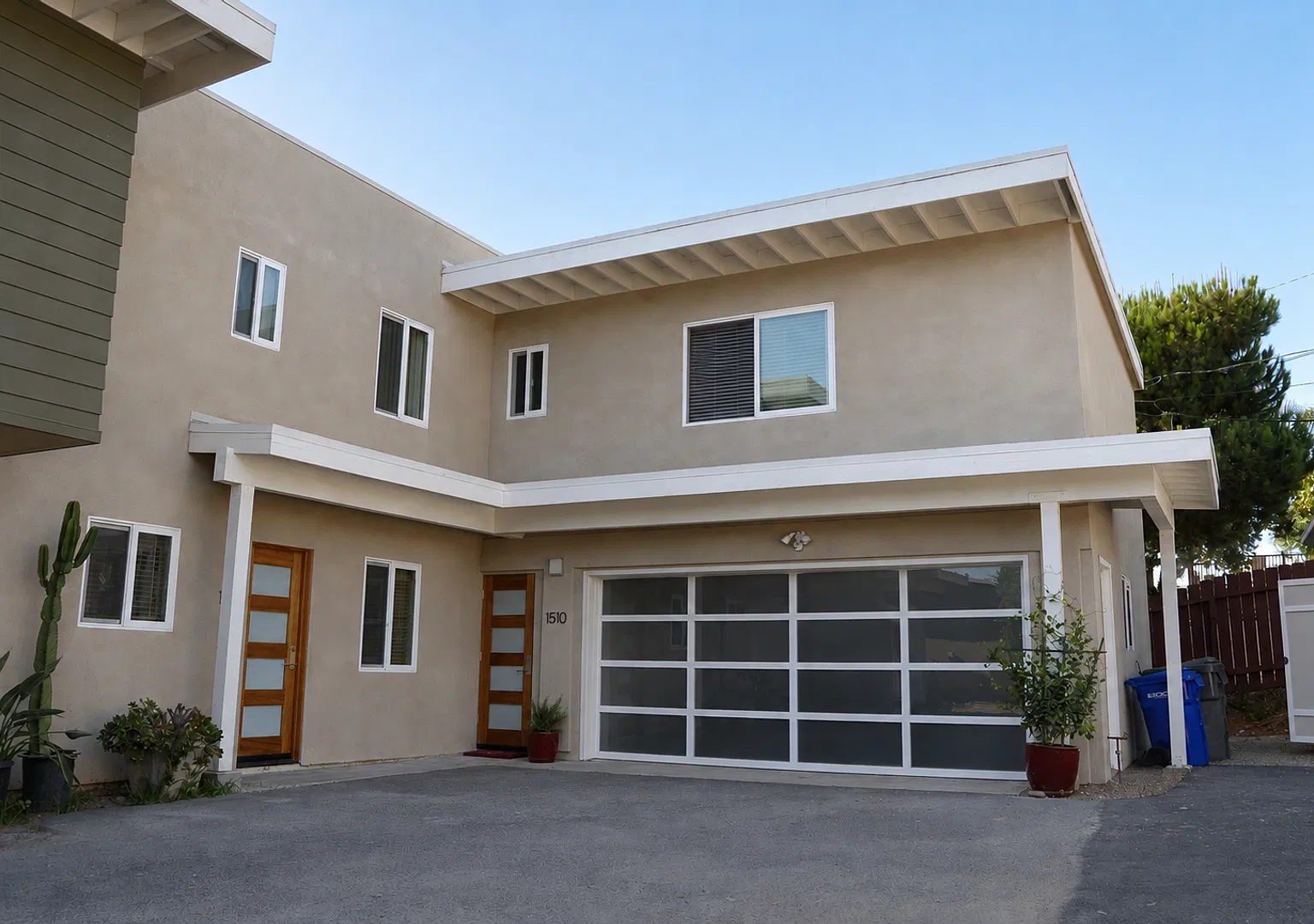 1510 Summit Ave Duplex — Photo 1