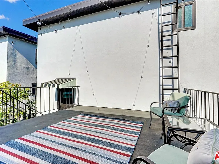 5722 Woodman Ave #4 — Photo 9