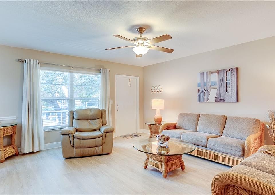 1st image of 52 Woodland Dr APT 206