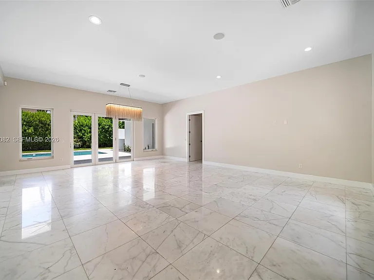 511 Madeira Ave — Photo 4