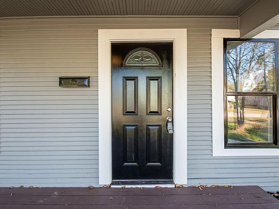 3rd image of 1216 Verbena St