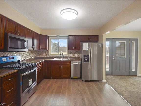 3rd image of 7560 Buchanan Dr