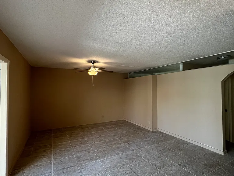 2501 NE 11th St #6 — Photo 12