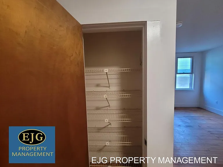 14 Main St #10 — Photo 15
