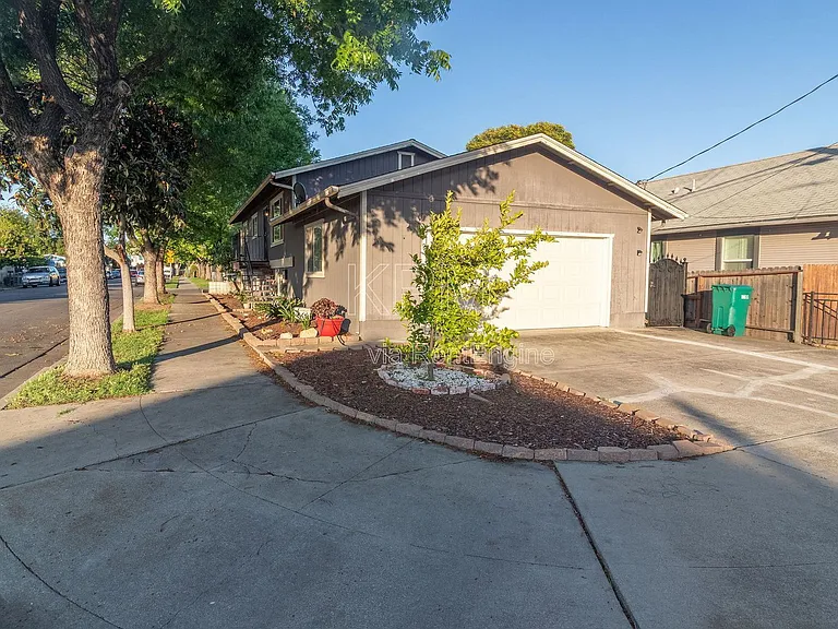 420 E Hampton St #A — Photo 19