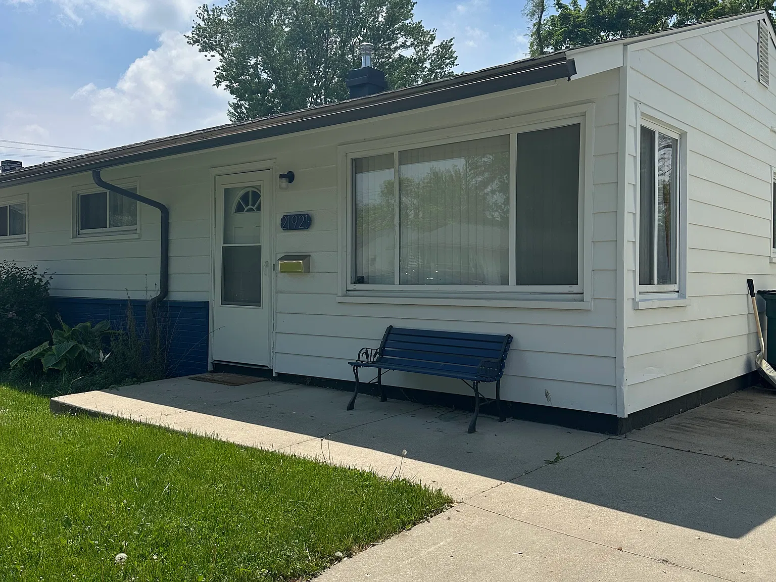 3 bed, 912 sqft, $1,500 — Photo 2