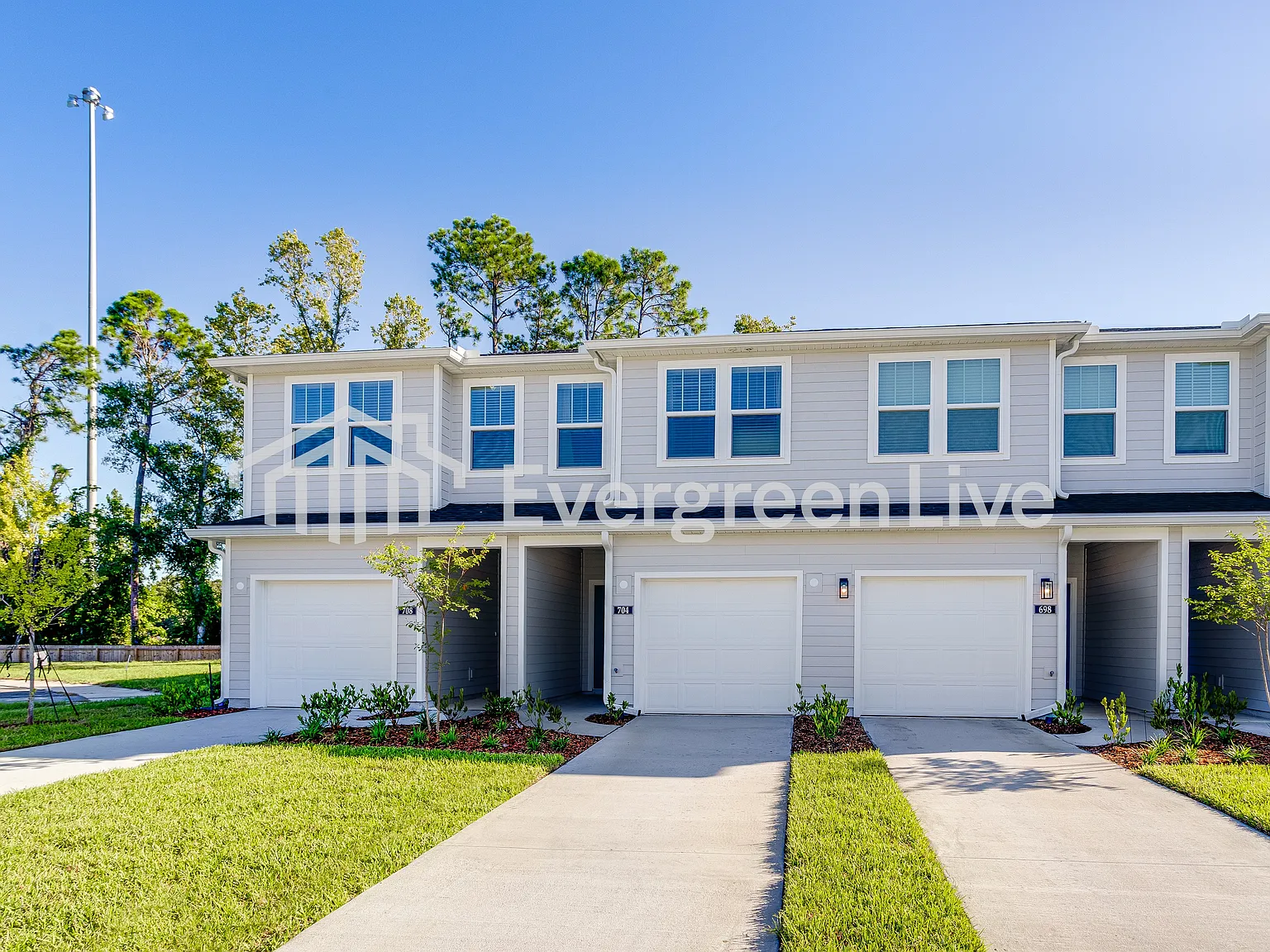 3 bed, 2.5 bath, 1483 sqft, $1,800 — Photo 1