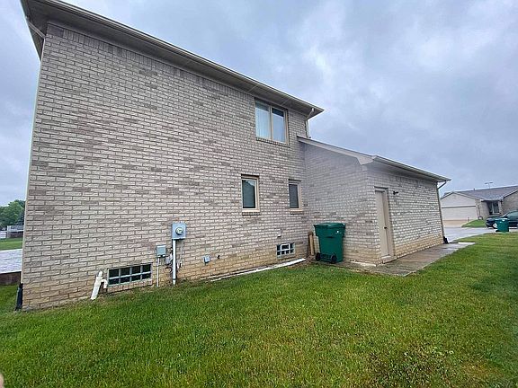 5th image of 21621 Clifford Dr