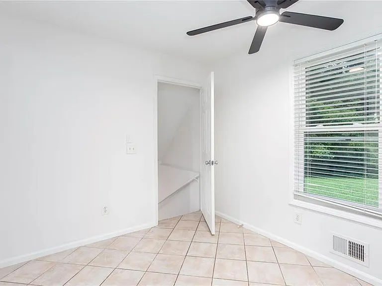 1093 Caprice Dr — Photo 26
