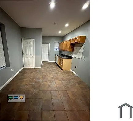 3 bed, $1,900 — Photo 2